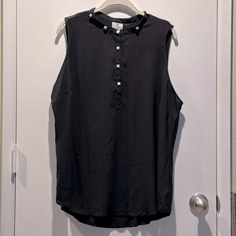 Sleeveless blouse with ivory stone details